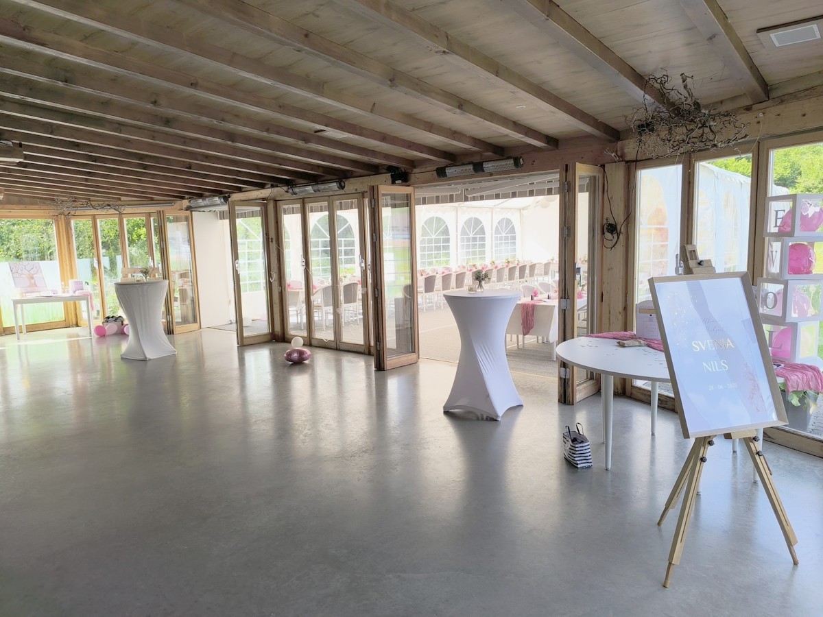 Wintergarten mit angebautem Festzelt